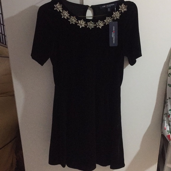 Velvet dress - Picture 1 of 3